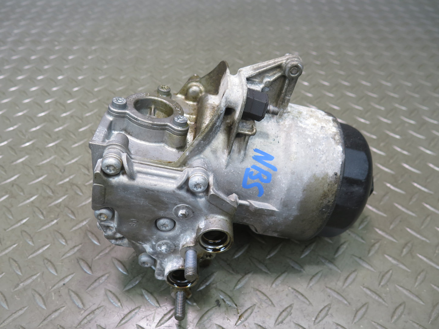2006-2010 BMW E63 E64 M6 M5 Engine Oil Filter Housing 7836449