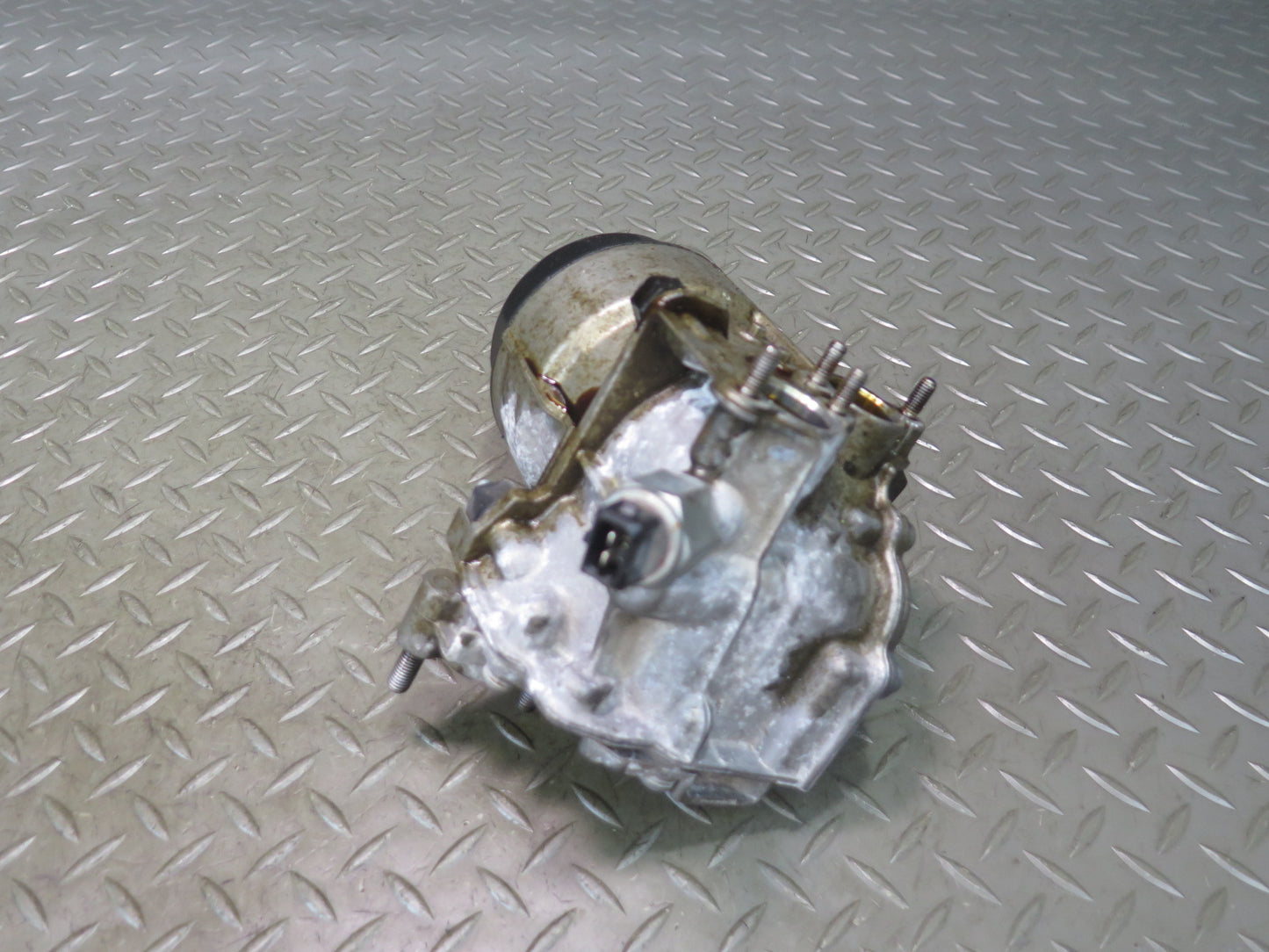2006-2010 BMW E63 E64 M6 M5 Engine Oil Filter Housing 7836449