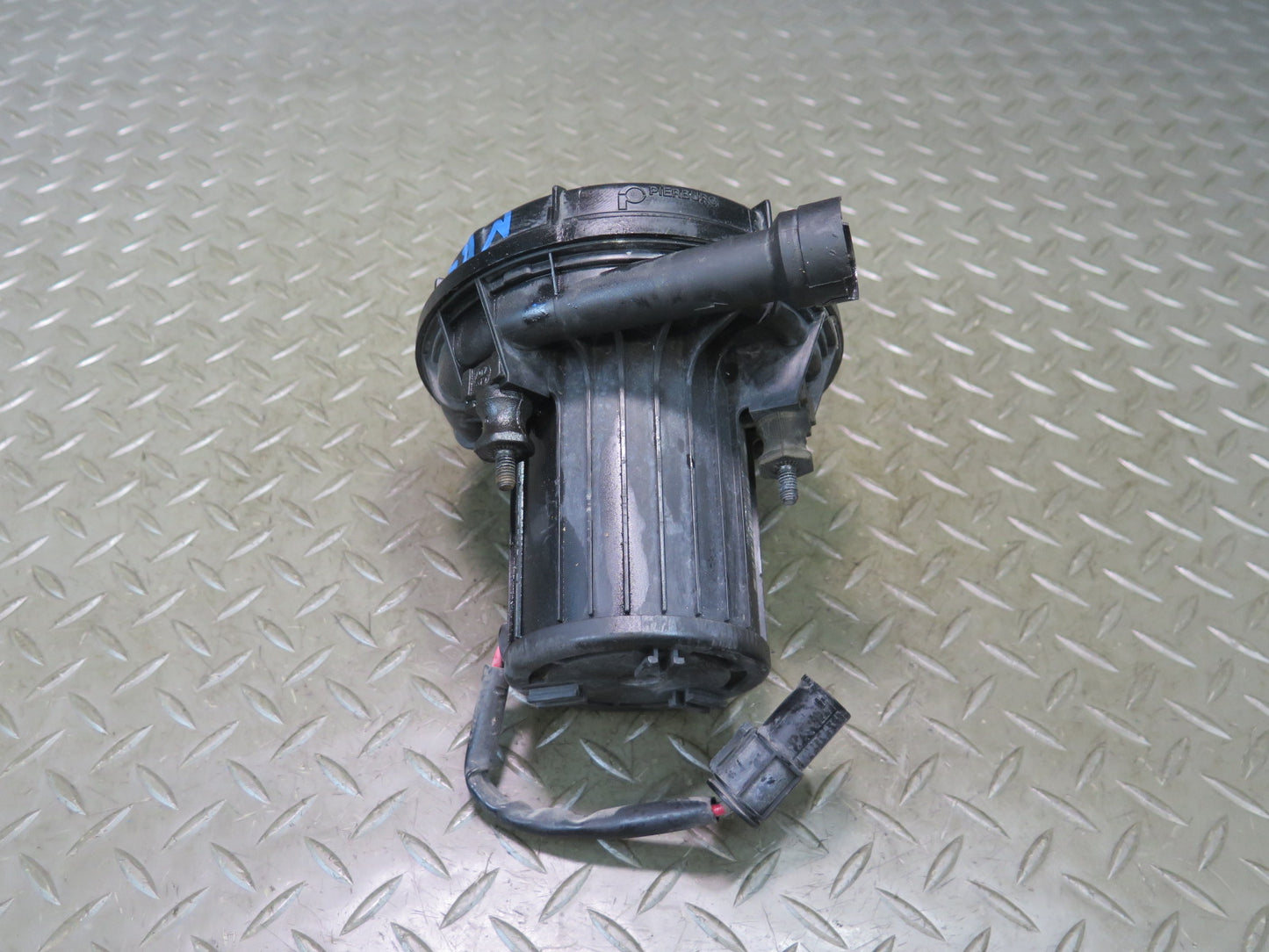 2006-2010 BMW E63 E64 M6 Smog Secondary Air Injection Pump 7506210