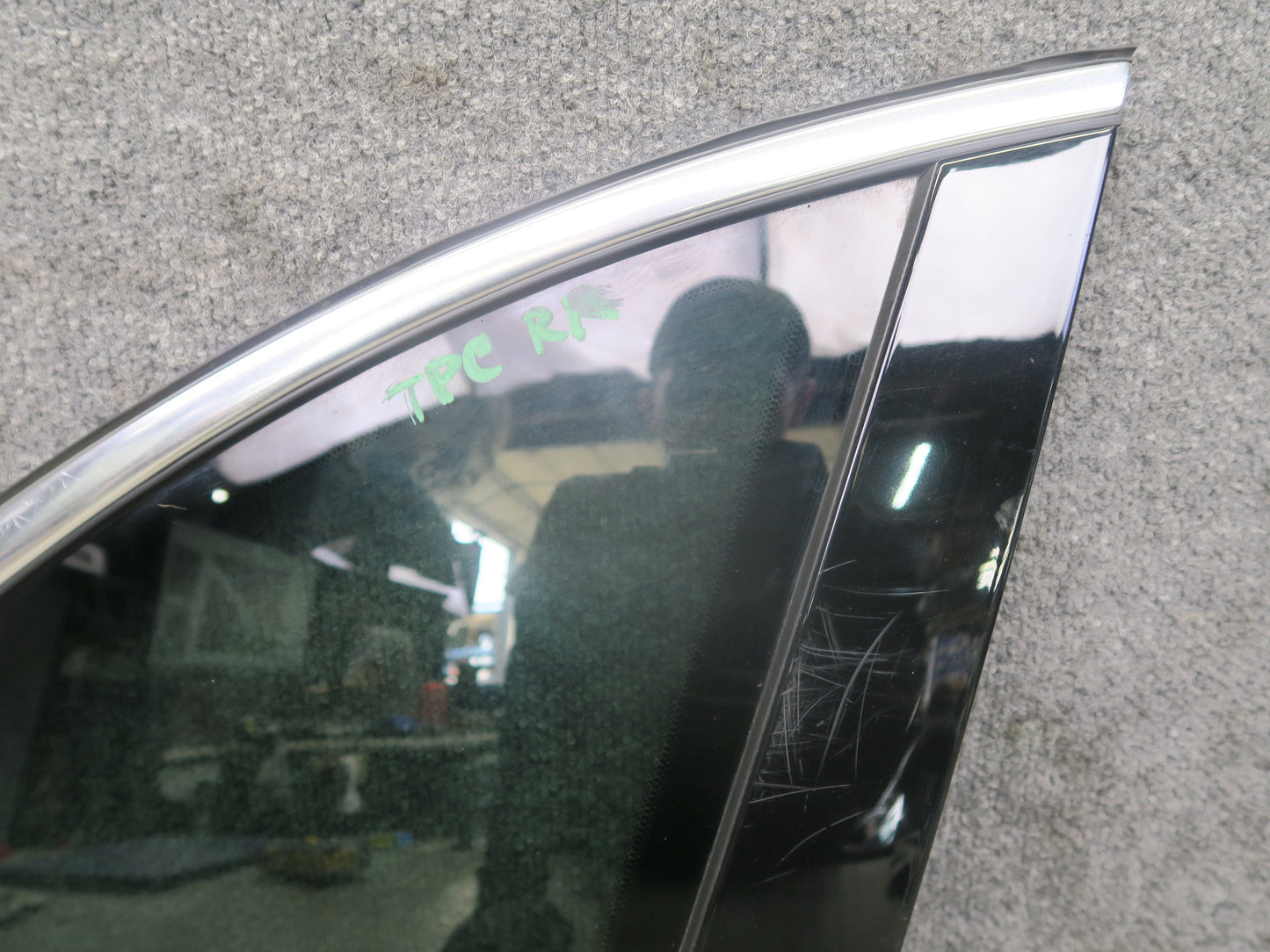 2011-2018 Porsche Cayenne 958 Rear Right Pass Side Quarter Glass Window