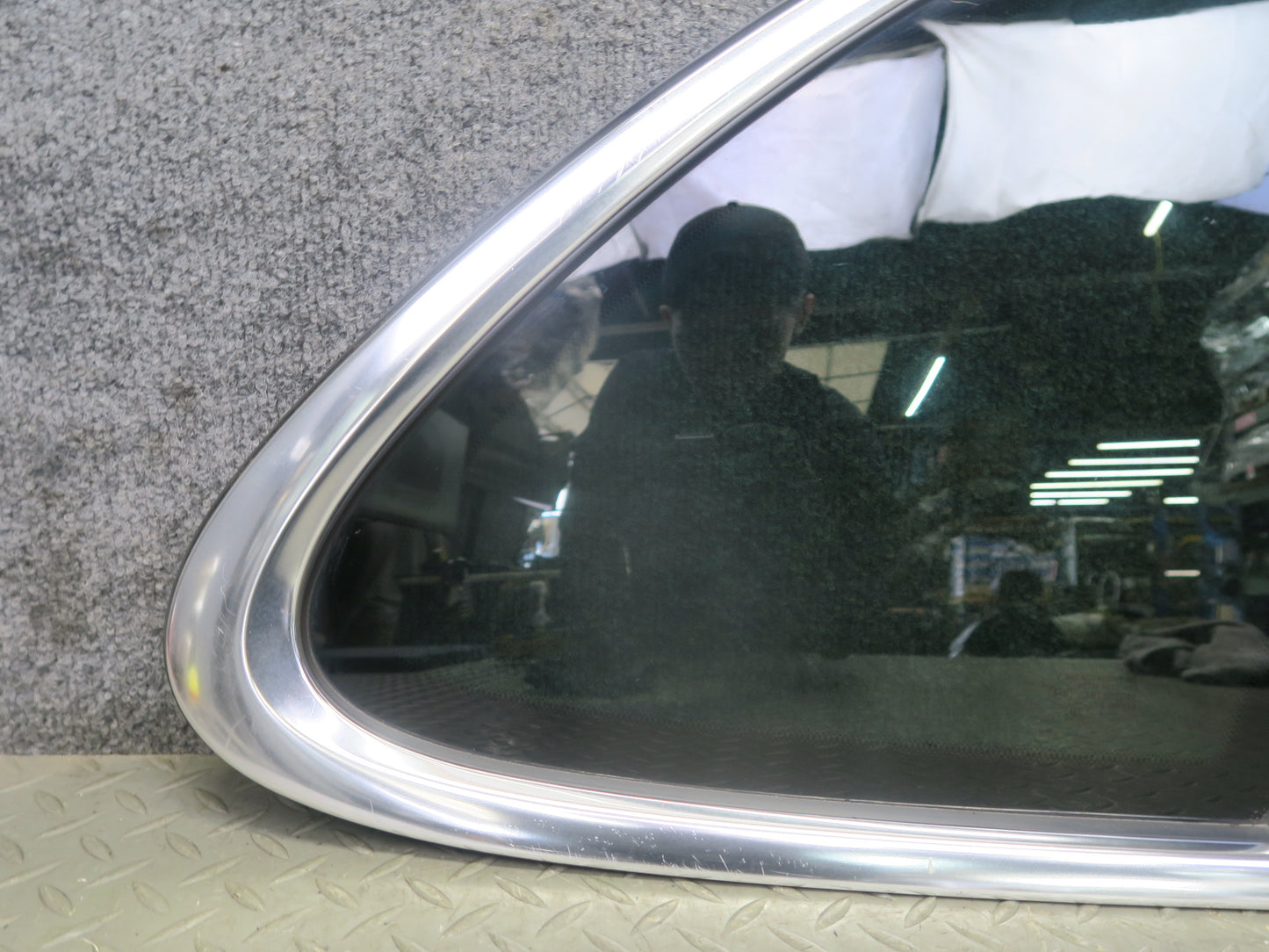 2011-2018 Porsche Cayenne 958 Rear Right Pass Side Quarter Glass Window