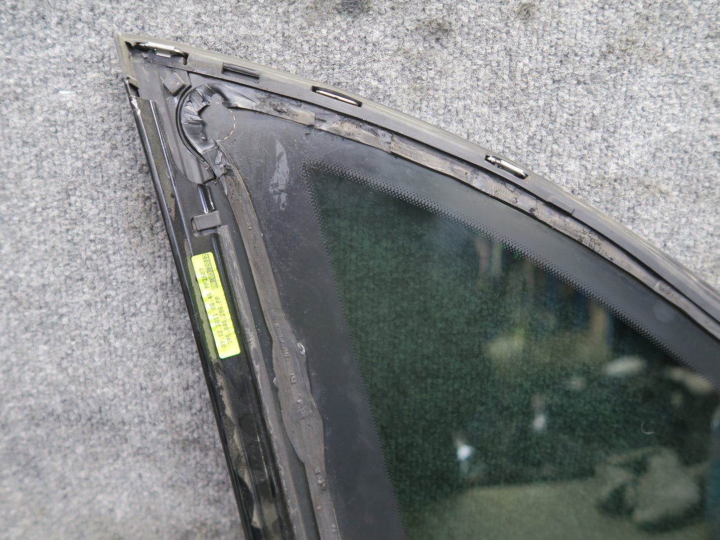 2011-2018 Porsche Cayenne 958 Rear Right Pass Side Quarter Glass Window