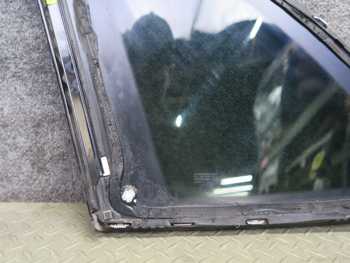 2011-2018 Porsche Cayenne 958 Rear Right Pass Side Quarter Glass Window