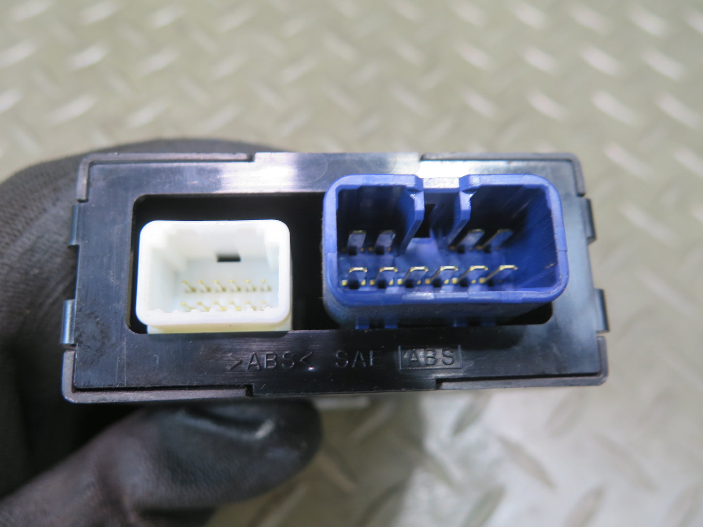 2003-2007 Lexus UZJ100L LX470 Windshield Wiper Control Module 85943-60031