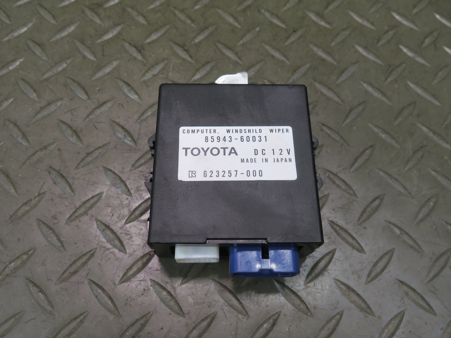 2003-2007 Lexus UZJ100L LX470 Windshield Wiper Control Module 85943-60031