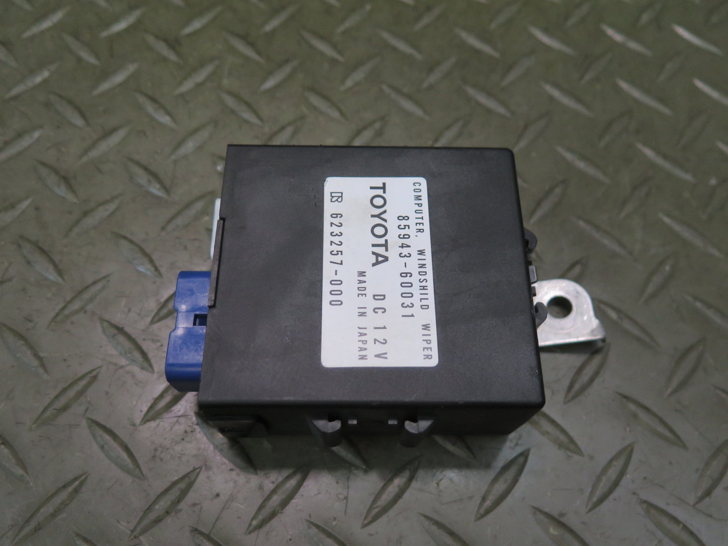 2003-2007 Lexus UZJ100L LX470 Windshield Wiper Control Module 85943-60031