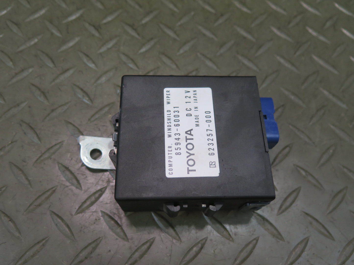 2003-2007 Lexus UZJ100L LX470 Windshield Wiper Control Module 85943-60031