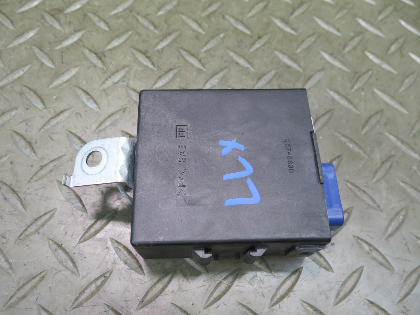 2003-2007 Lexus UZJ100L LX470 Windshield Wiper Control Module 85943-60031