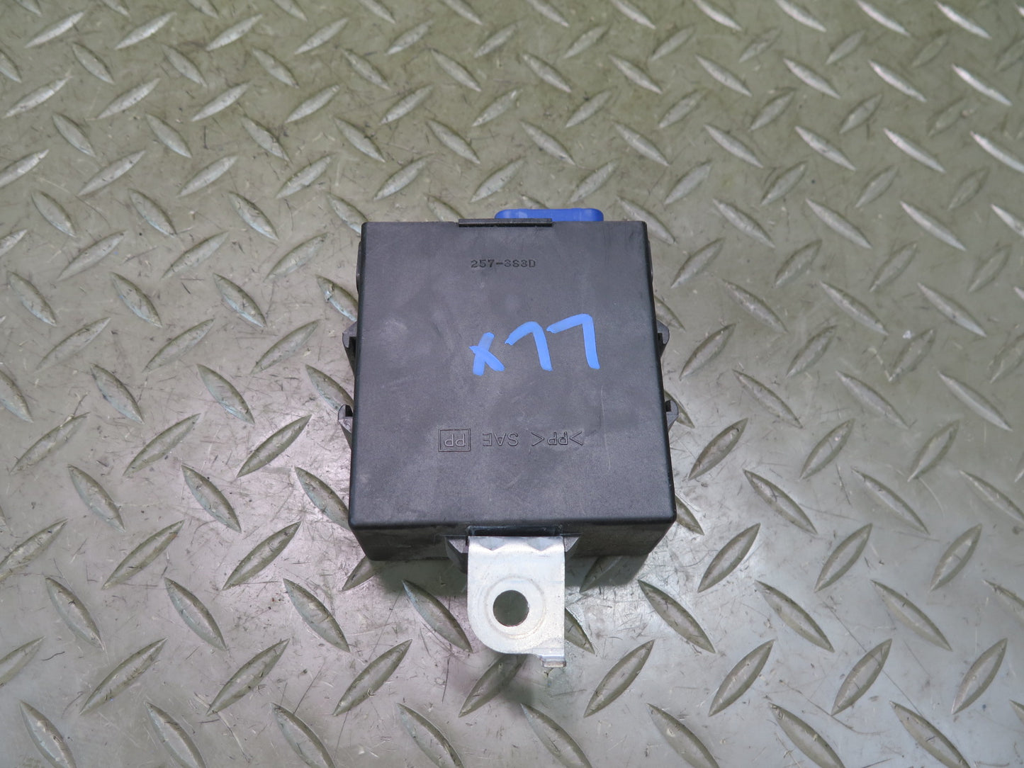 2003-2007 Lexus UZJ100L LX470 Windshield Wiper Control Module 85943-60031