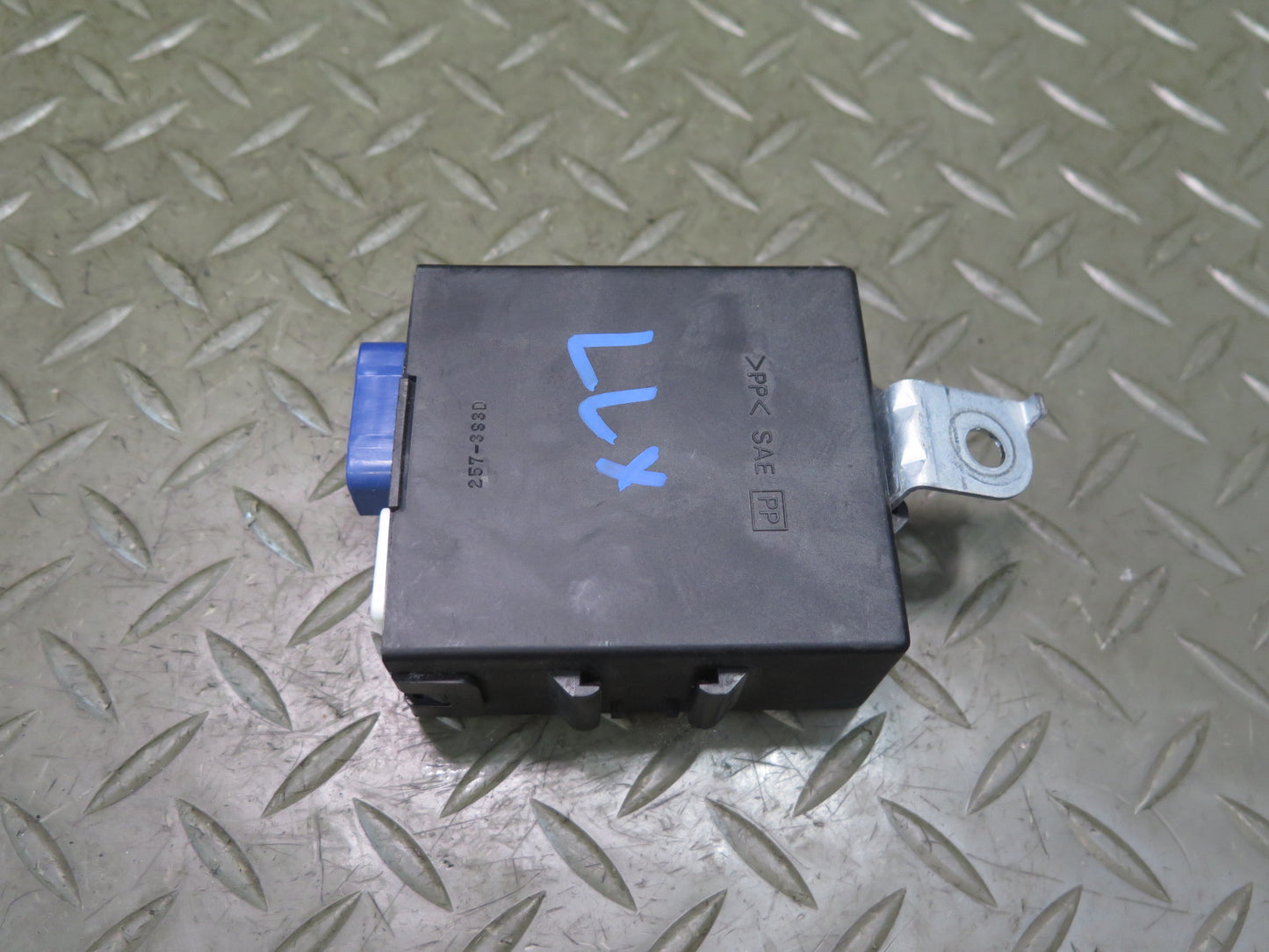 2003-2007 Lexus UZJ100L LX470 Windshield Wiper Control Module 85943-60031