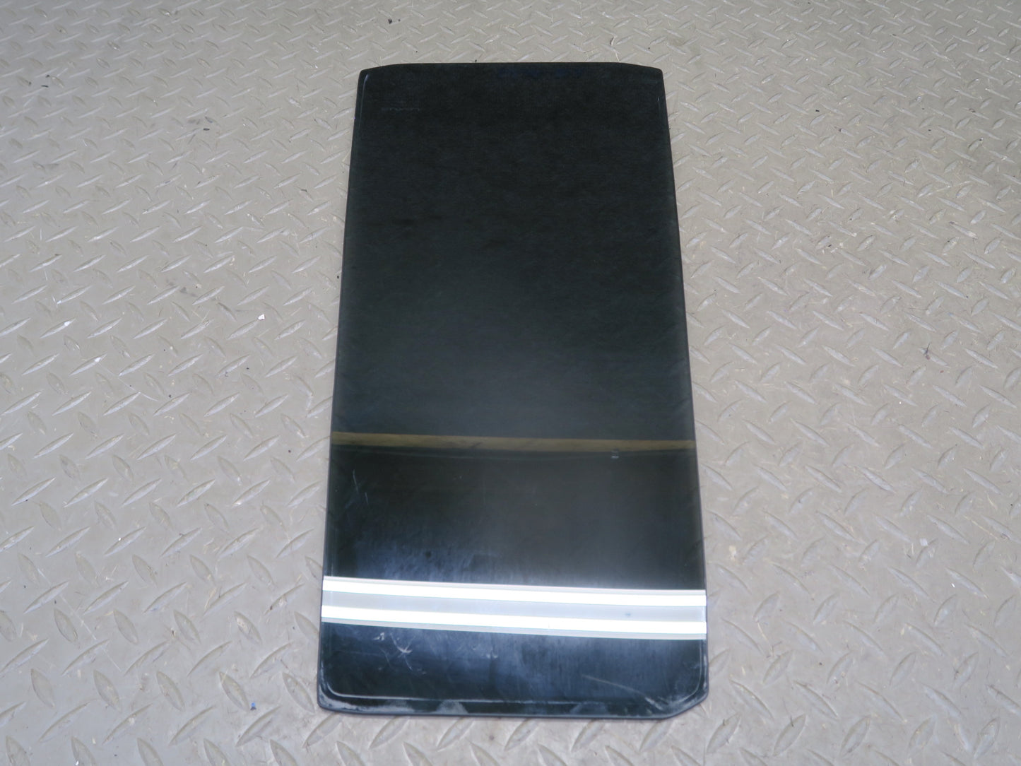 2003-2007 Lexus UZJ100L LX470 Rear Left Door Vent Fixed Glass Window