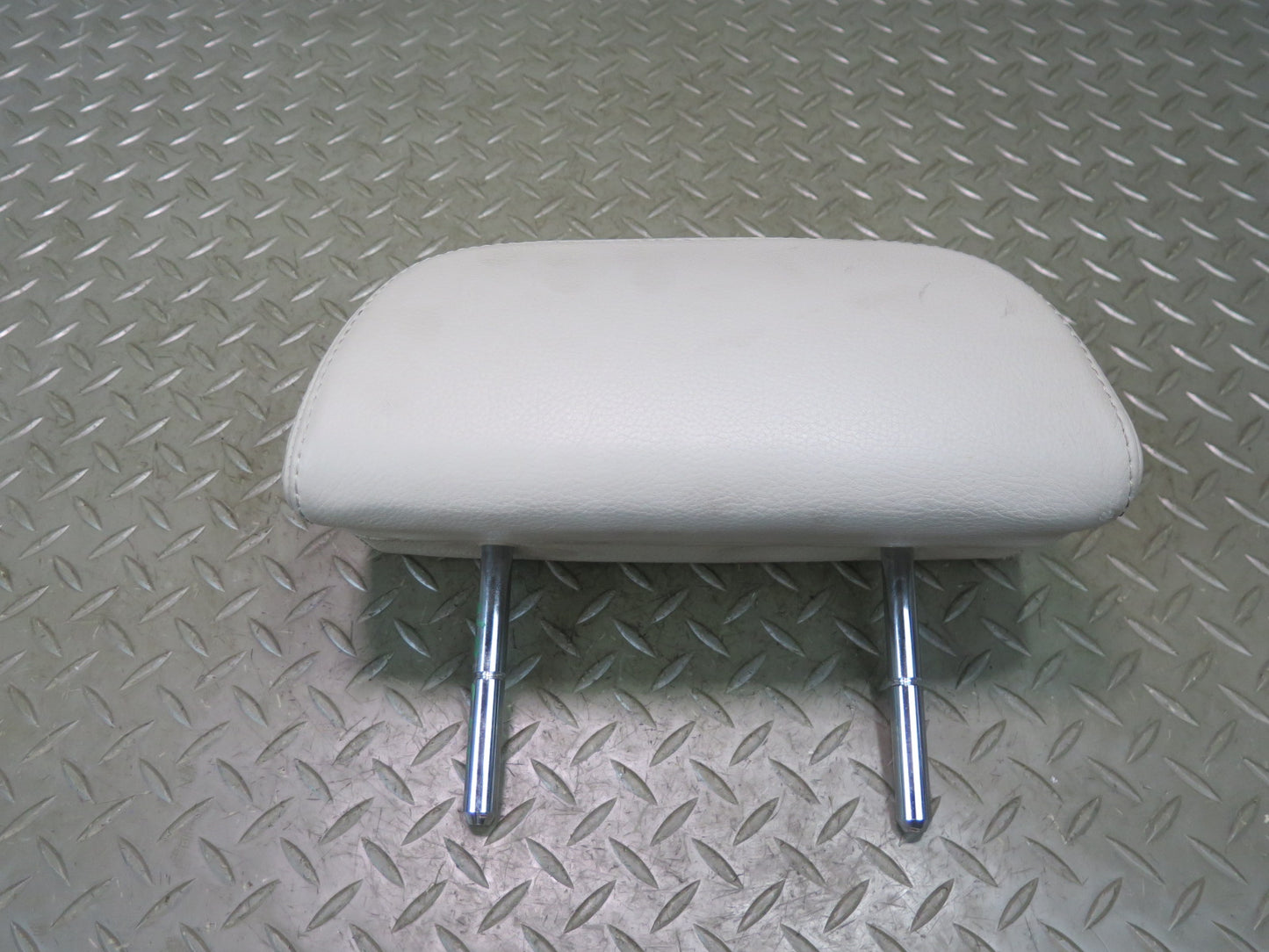 2006-2010 BMW E64 M6 Convertible Rear Left or  Right Seat Leather Headrest