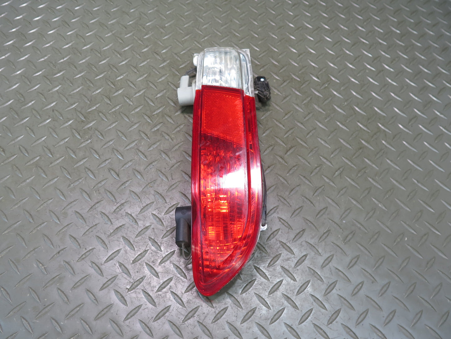 2006-2010 BMW E63 E64 M6 Rear Bumper Right Reverse Brake Light Lamp 7165818