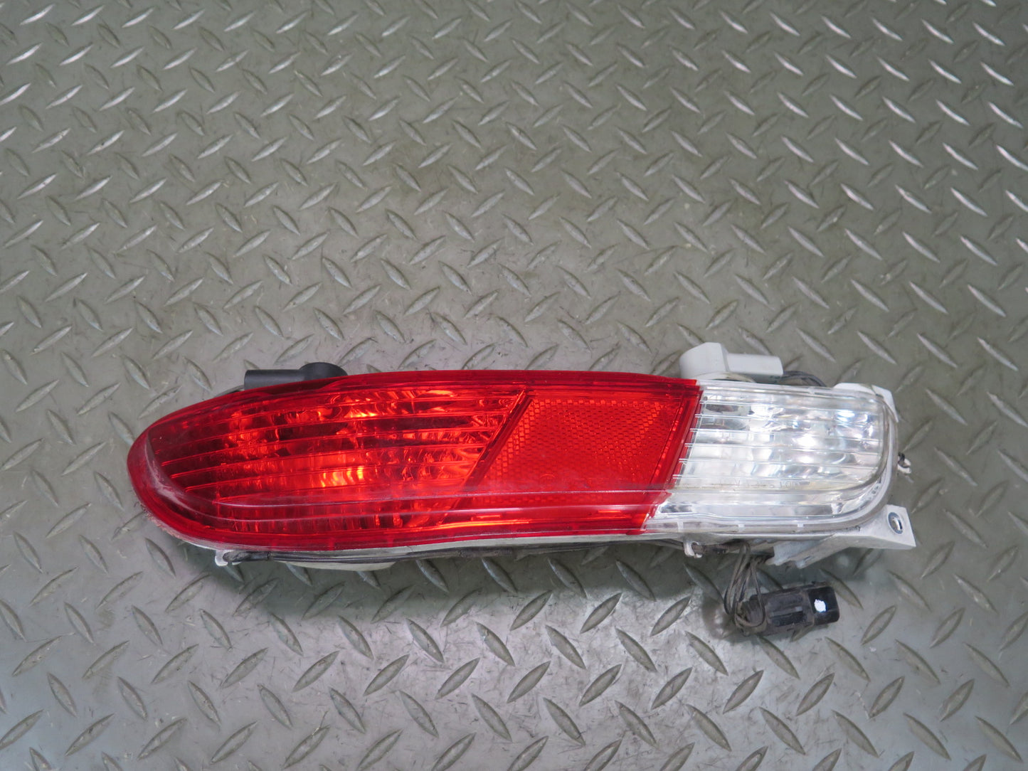 2006-2010 BMW E63 E64 M6 Rear Bumper Right Reverse Brake Light Lamp 7165818