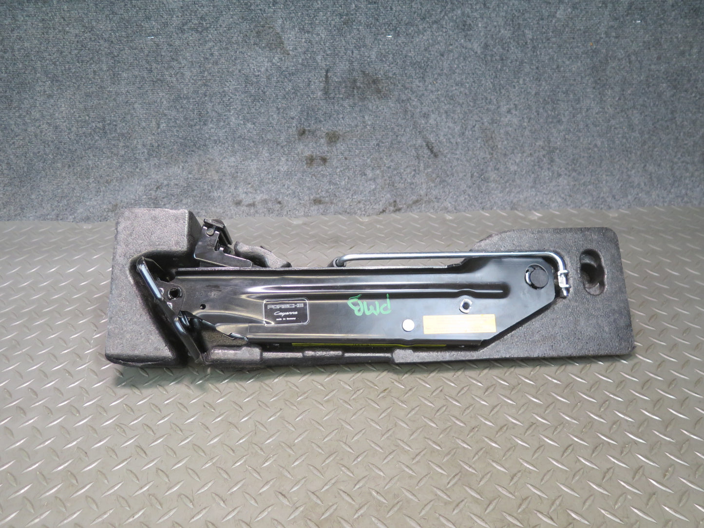 2015-2018 Porsche Macan Emergency Spare Tire Jack W/foam & Tool KIT