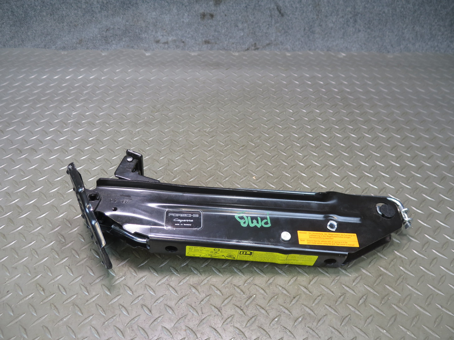 2015-2018 Porsche Macan Emergency Spare Tire Jack W/foam & Tool KIT