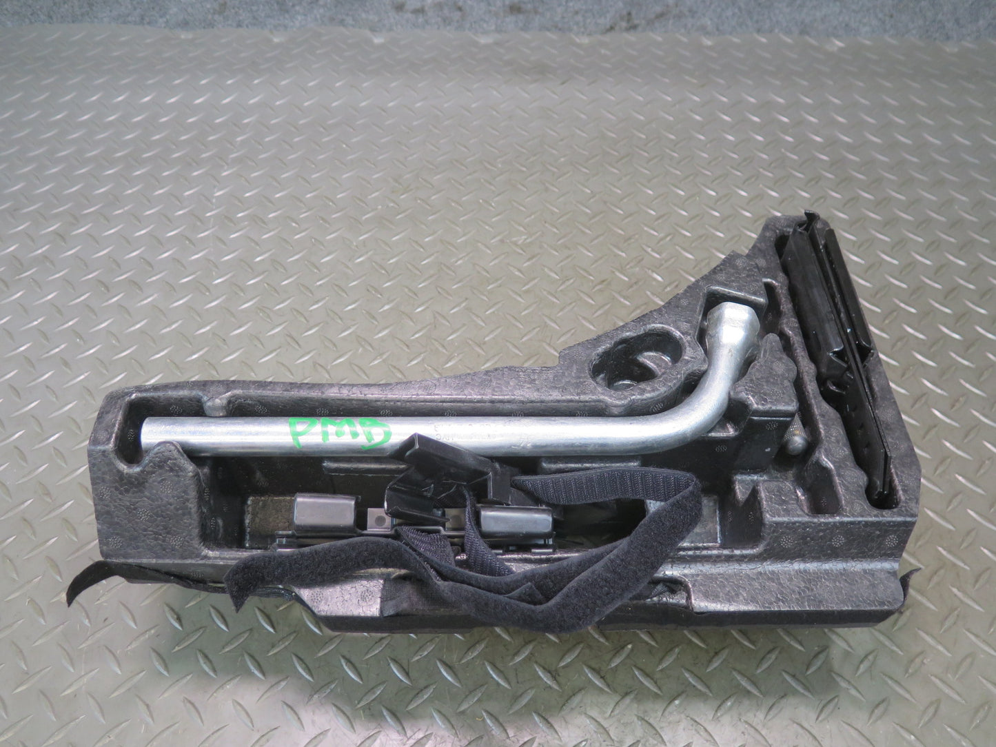 2015-2018 Porsche Macan Emergency Spare Tire Jack W/foam & Tool KIT