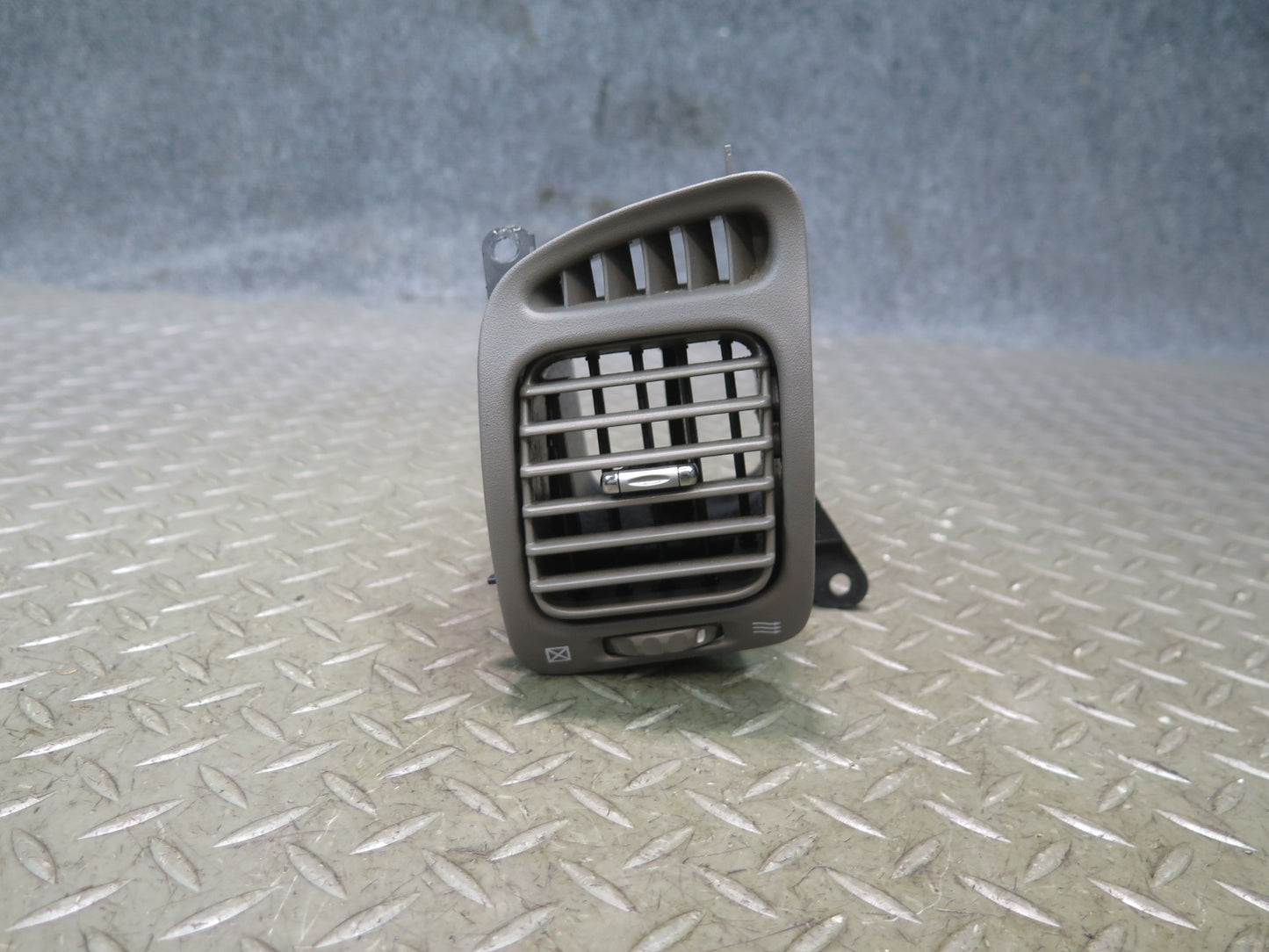 2003-2007 Lexus UZJ100L LX470 Dash Front Left & Right Air Vent Grille Set
