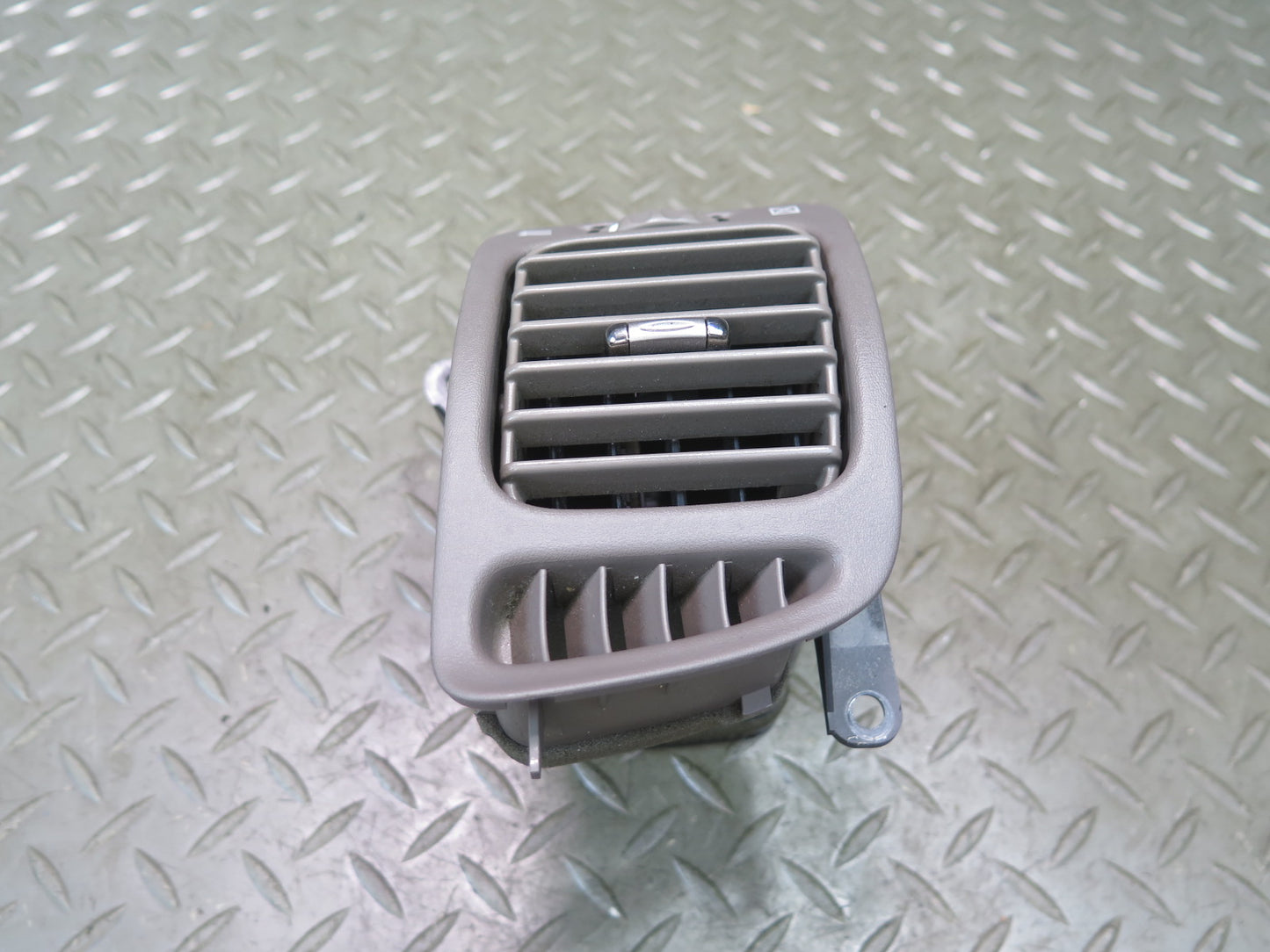 2003-2007 Lexus UZJ100L LX470 Dash Front Left & Right Air Vent Grille Set