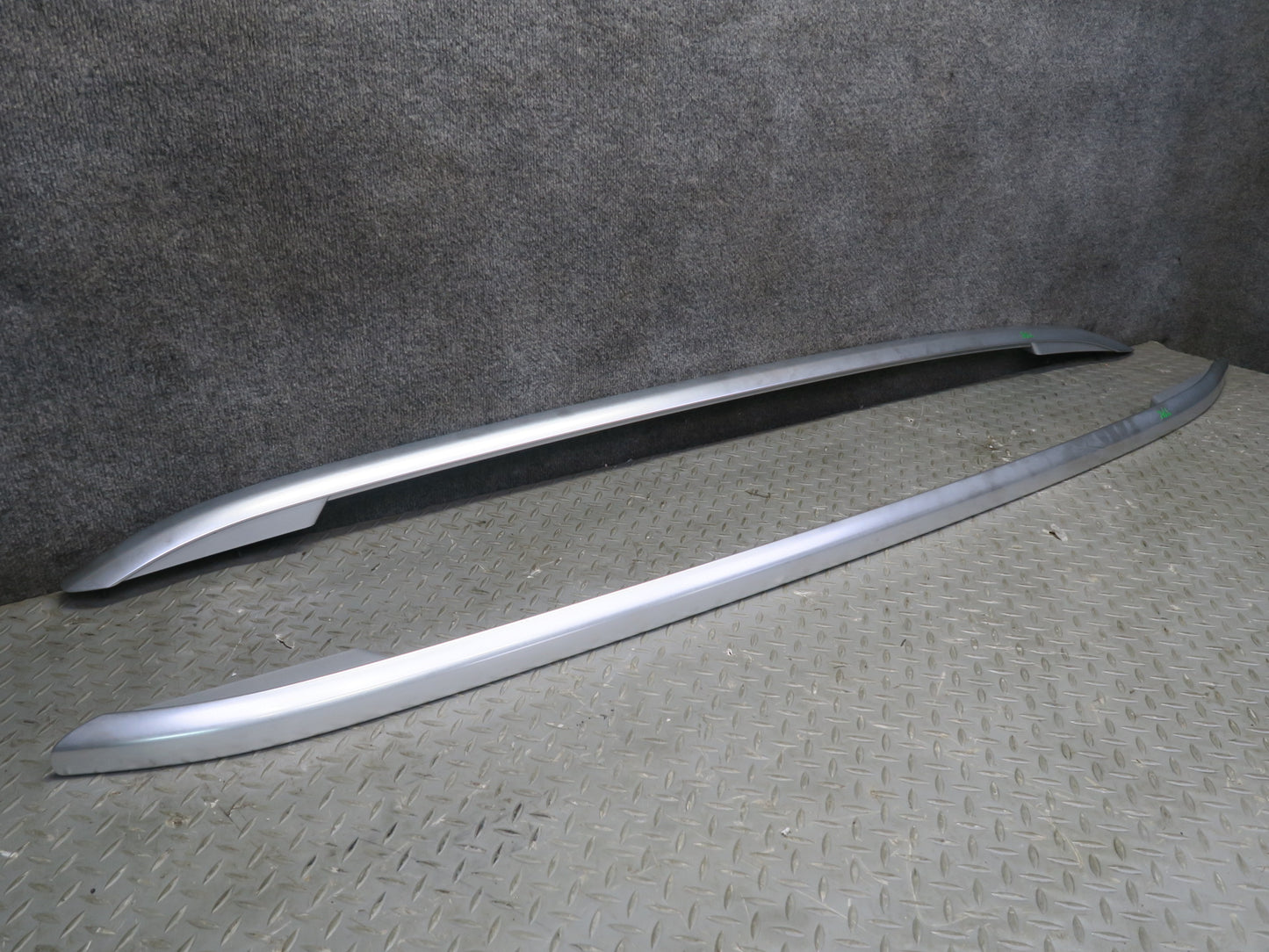 11-18 Porsche Cayenne 958 Upper Right & Left Roof Rack Rail Luggage Carrier Set