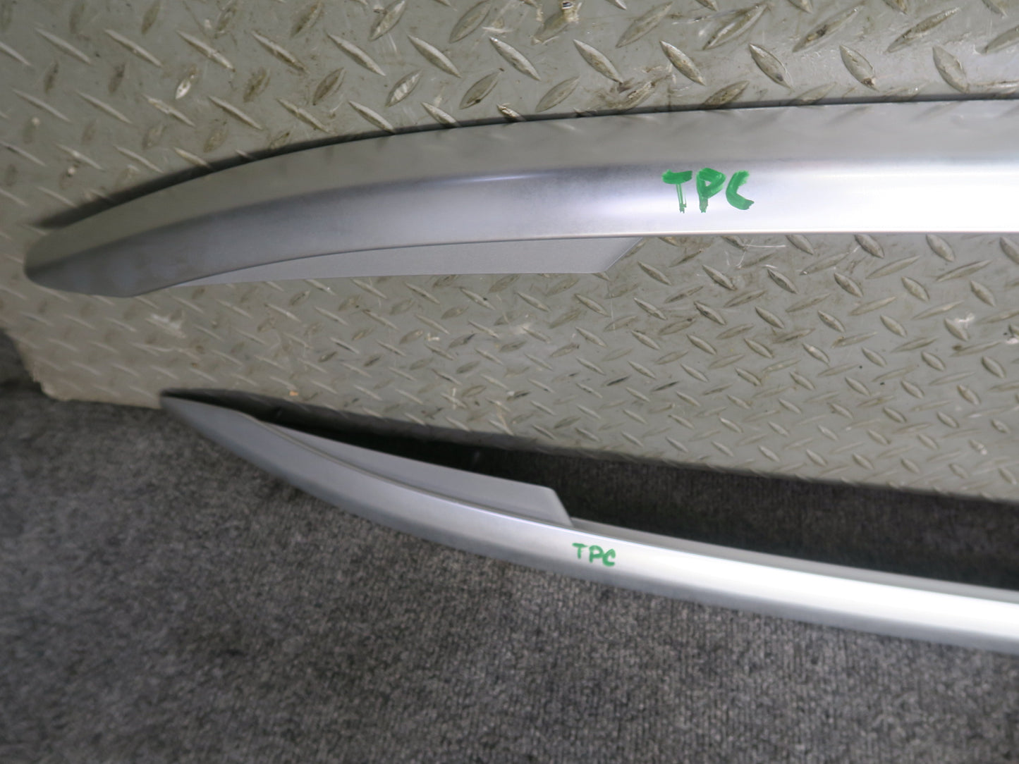 11-18 Porsche Cayenne 958 Upper Right & Left Roof Rack Rail Luggage Carrier Set