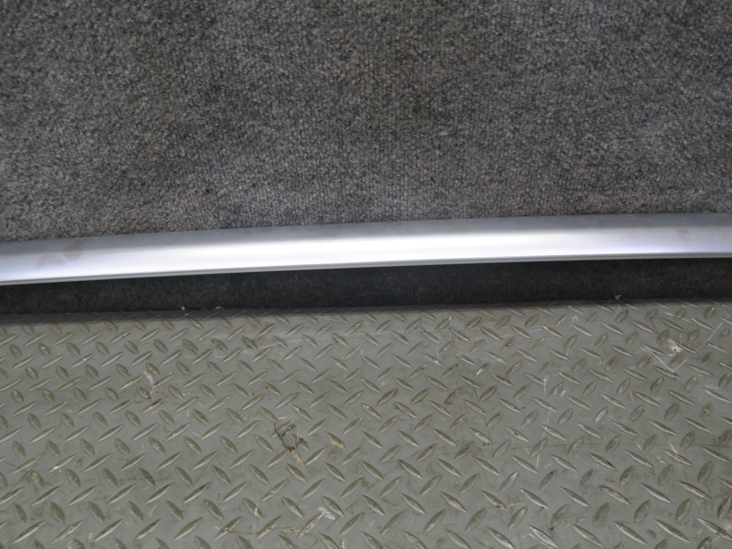 11-18 Porsche Cayenne 958 Upper Right & Left Roof Rack Rail Luggage Carrier Set