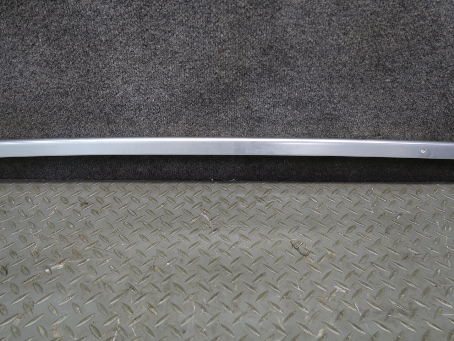 11-18 Porsche Cayenne 958 Upper Right & Left Roof Rack Rail Luggage Carrier Set