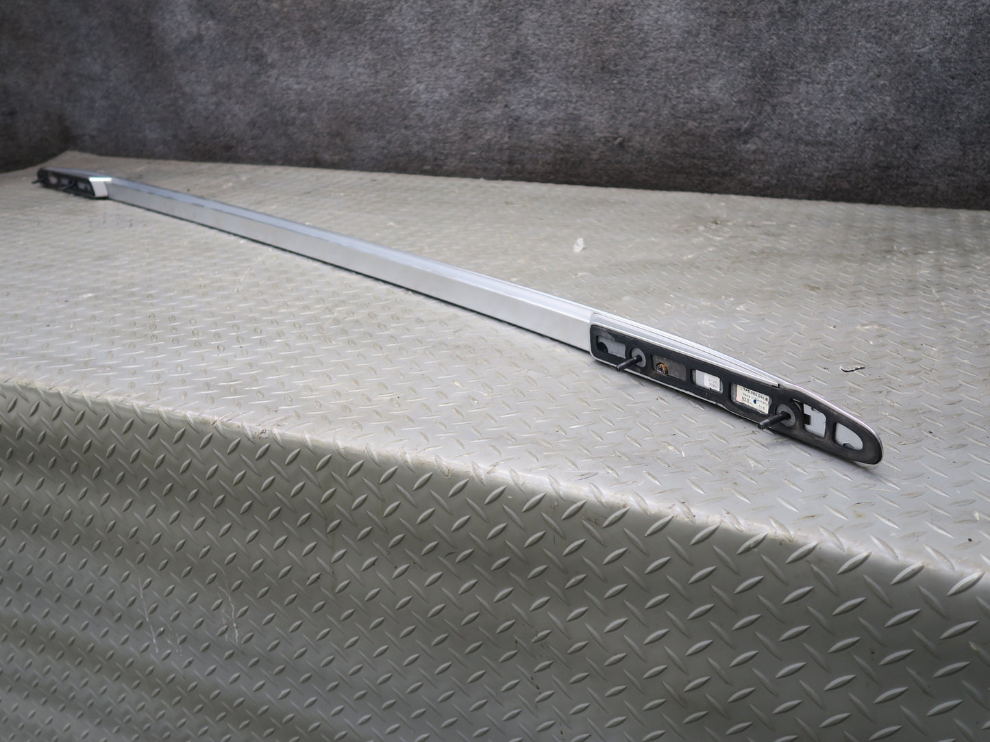 11-18 Porsche Cayenne 958 Upper Right & Left Roof Rack Rail Luggage Carrier Set