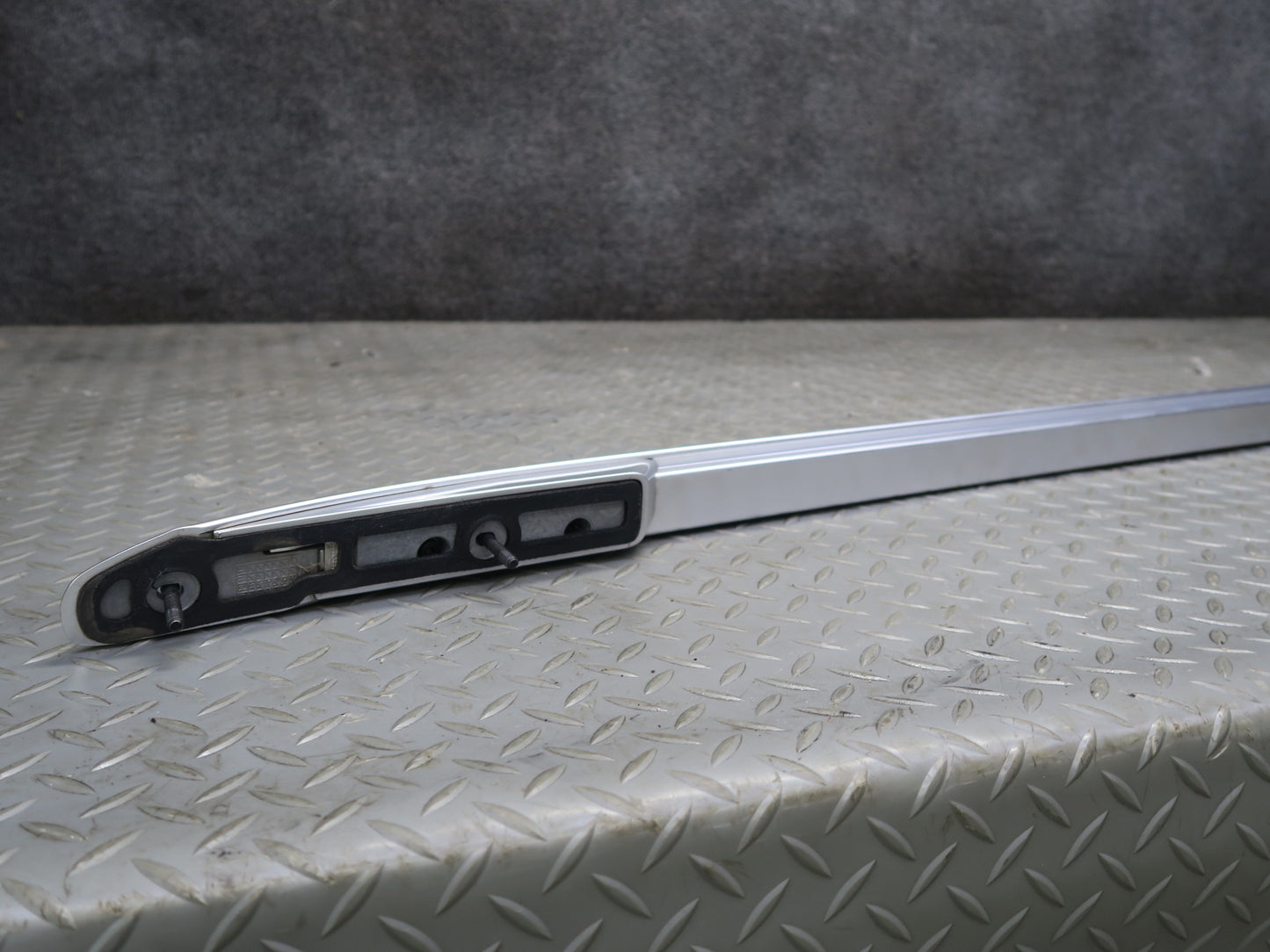 11-18 Porsche Cayenne 958 Upper Right & Left Roof Rack Rail Luggage Carrier Set
