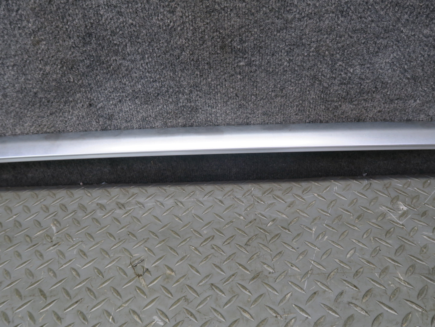 11-18 Porsche Cayenne 958 Upper Right & Left Roof Rack Rail Luggage Carrier Set