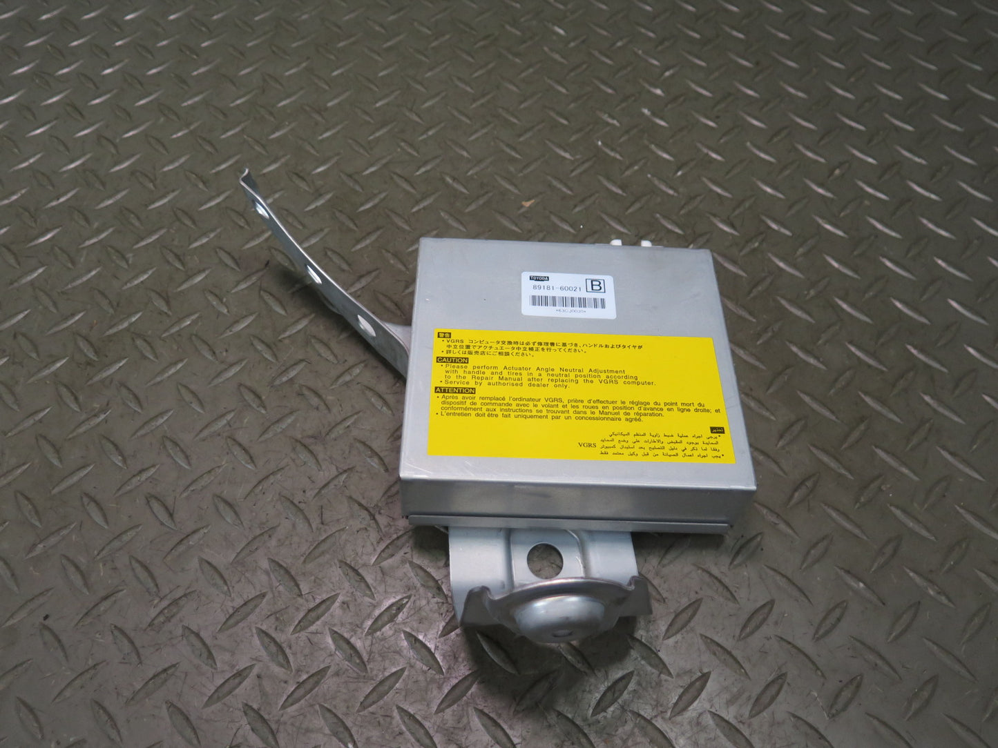 03-05 Lexus UZJ100L LX470 Power Steering Control Module W/ Bracket 89181-60021