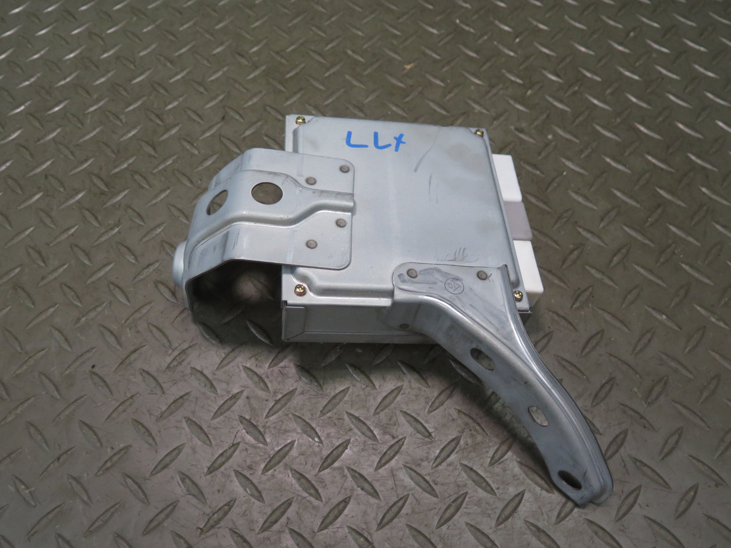 03-05 Lexus UZJ100L LX470 Power Steering Control Module W/ Bracket 89181-60021