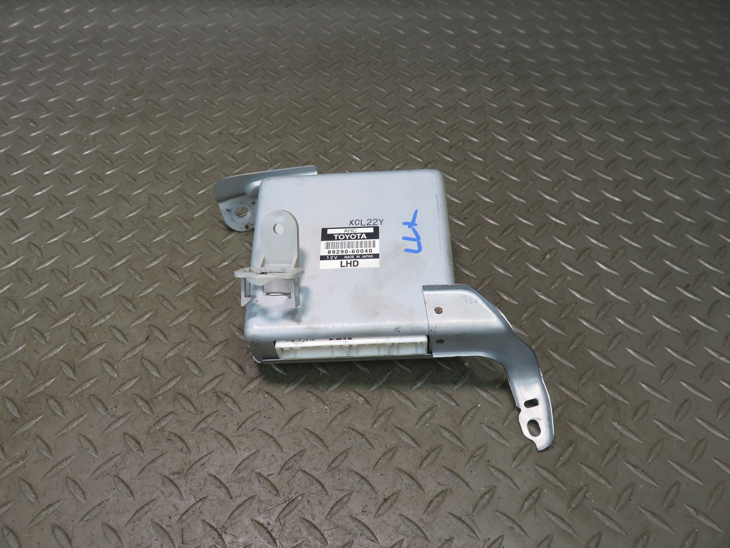 2003-2007 Lexus UZJ100L LX470 Suspension Control Computer Module 89290-60040