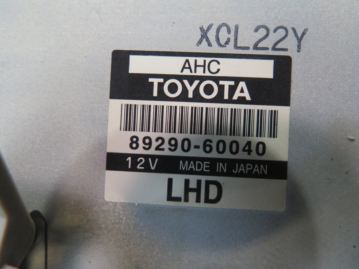 2003-2007 Lexus UZJ100L LX470 Suspension Control Computer Module 89290-60040