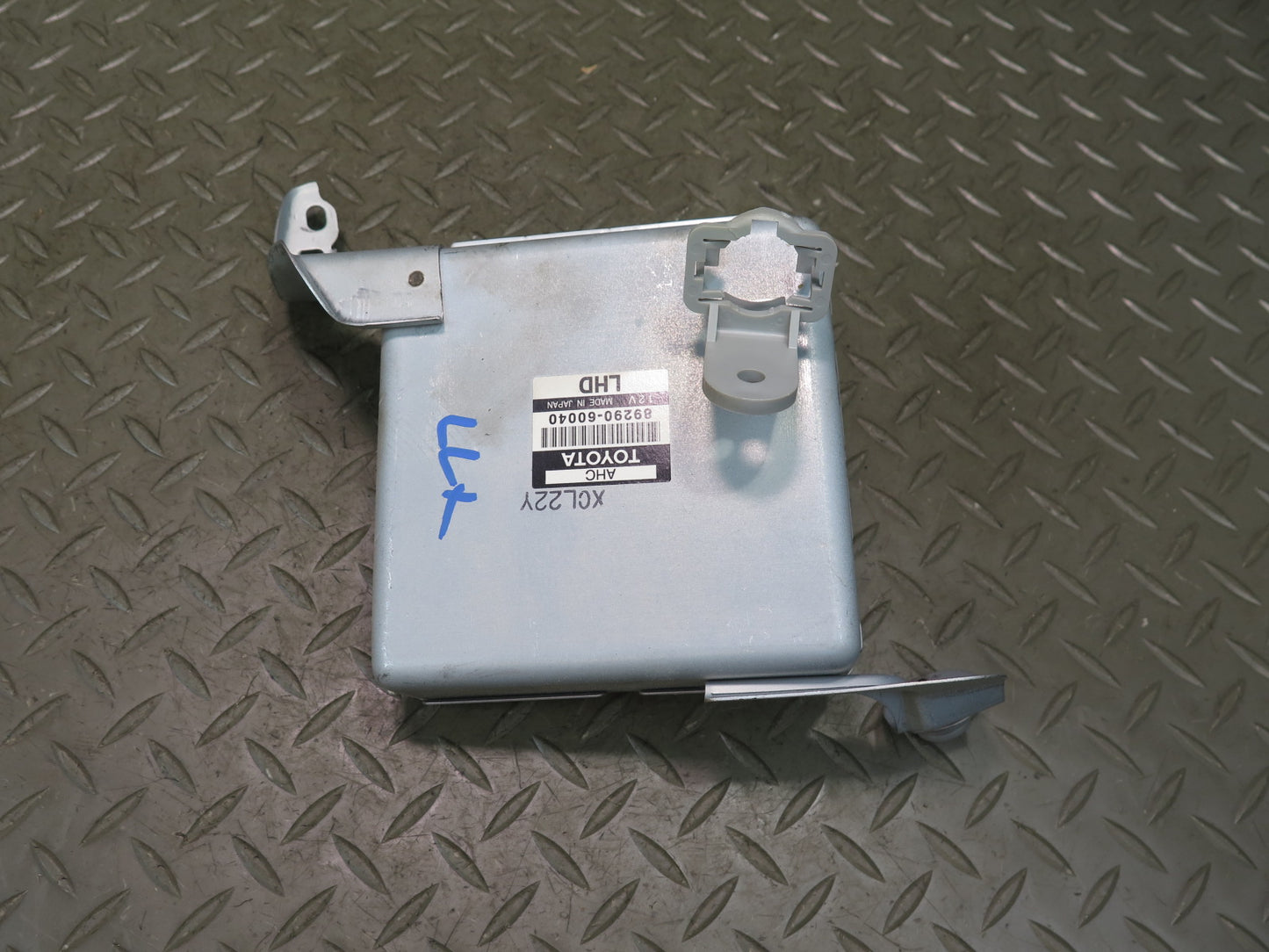 2003-2007 Lexus UZJ100L LX470 Suspension Control Computer Module 89290-60040