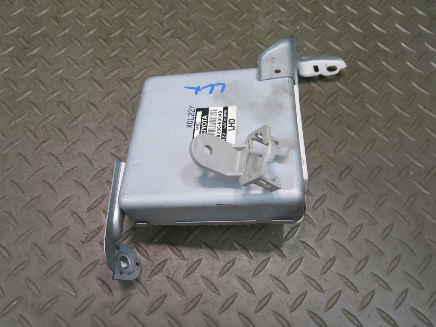 2003-2007 Lexus UZJ100L LX470 Suspension Control Computer Module 89290-60040