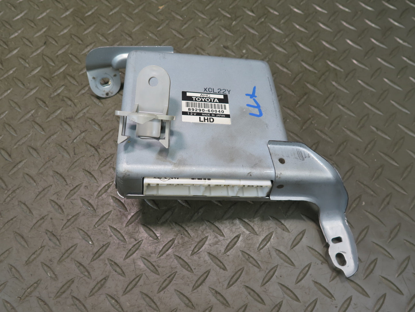 2003-2007 Lexus UZJ100L LX470 Suspension Control Computer Module 89290-60040