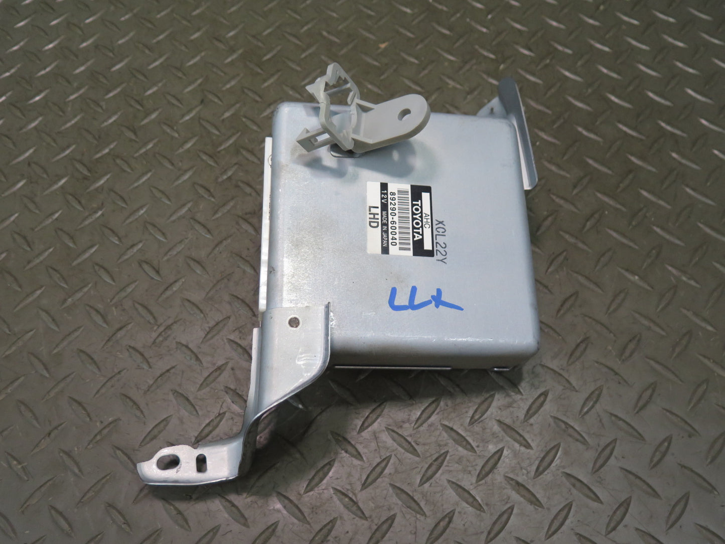 2003-2007 Lexus UZJ100L LX470 Suspension Control Computer Module 89290-60040