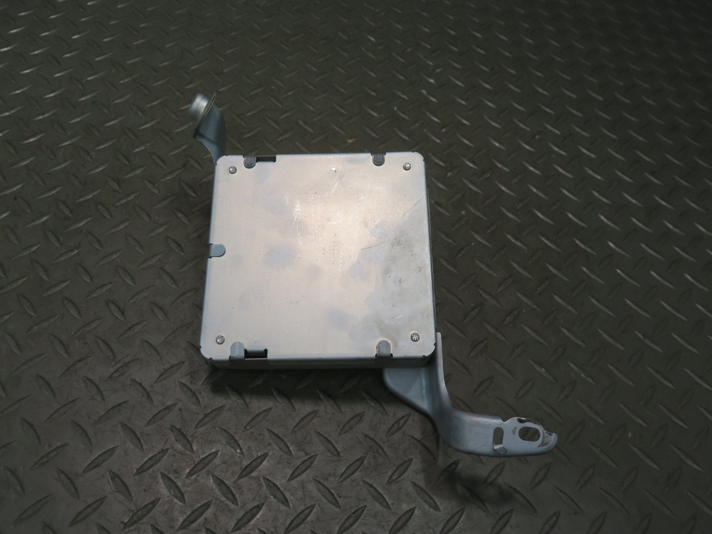 2003-2007 Lexus UZJ100L LX470 Suspension Control Computer Module 89290-60040