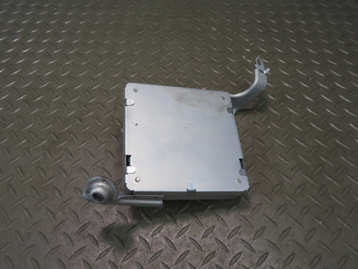 2003-2007 Lexus UZJ100L LX470 Suspension Control Computer Module 89290-60040