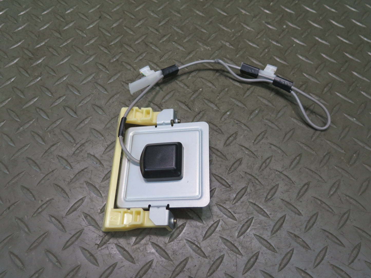 2003-2007 Lexus UZJ100L LX470 Navigation Antenna Control Module 86860-60080