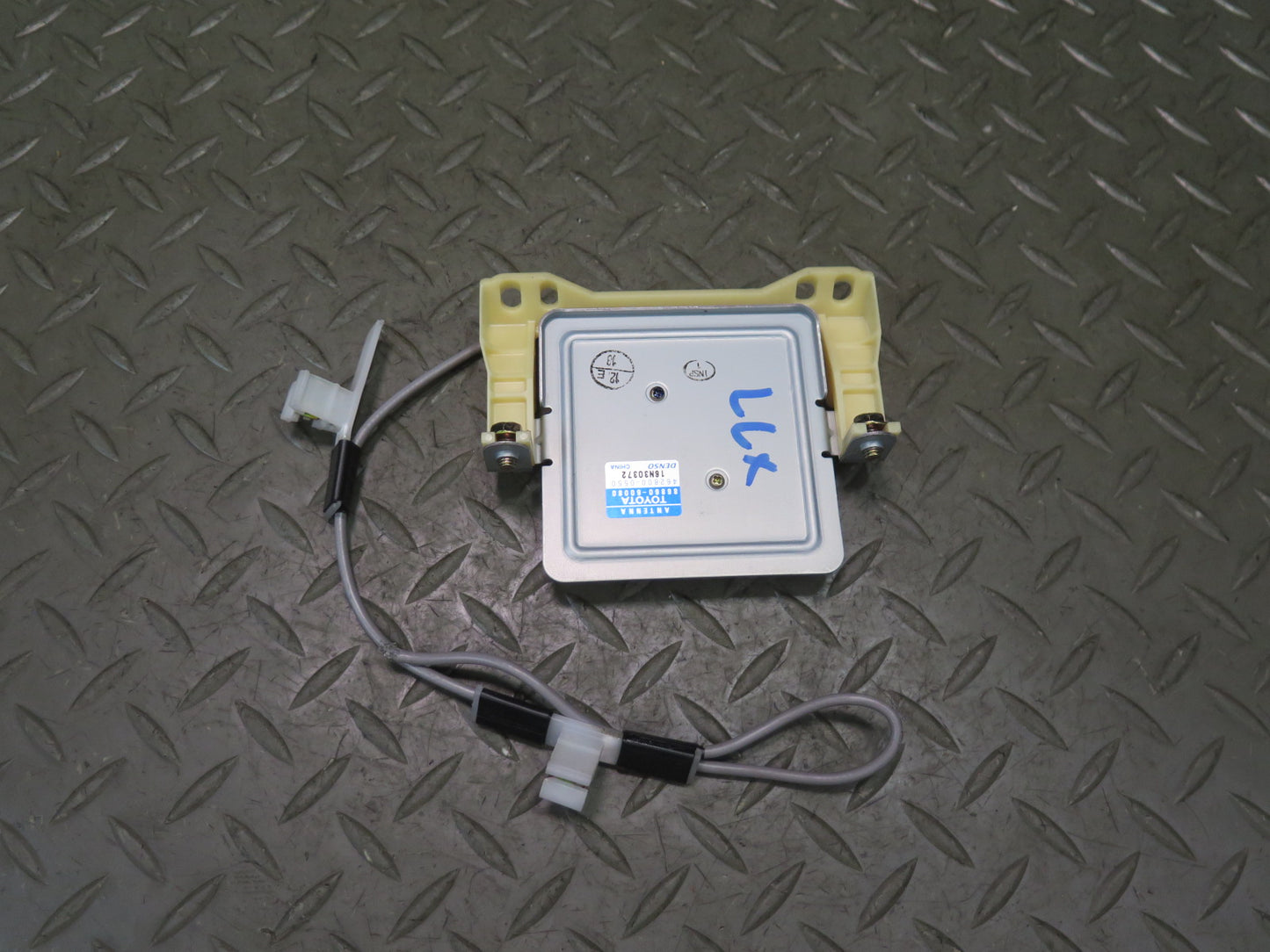 2003-2007 Lexus UZJ100L LX470 Navigation Antenna Control Module 86860-60080