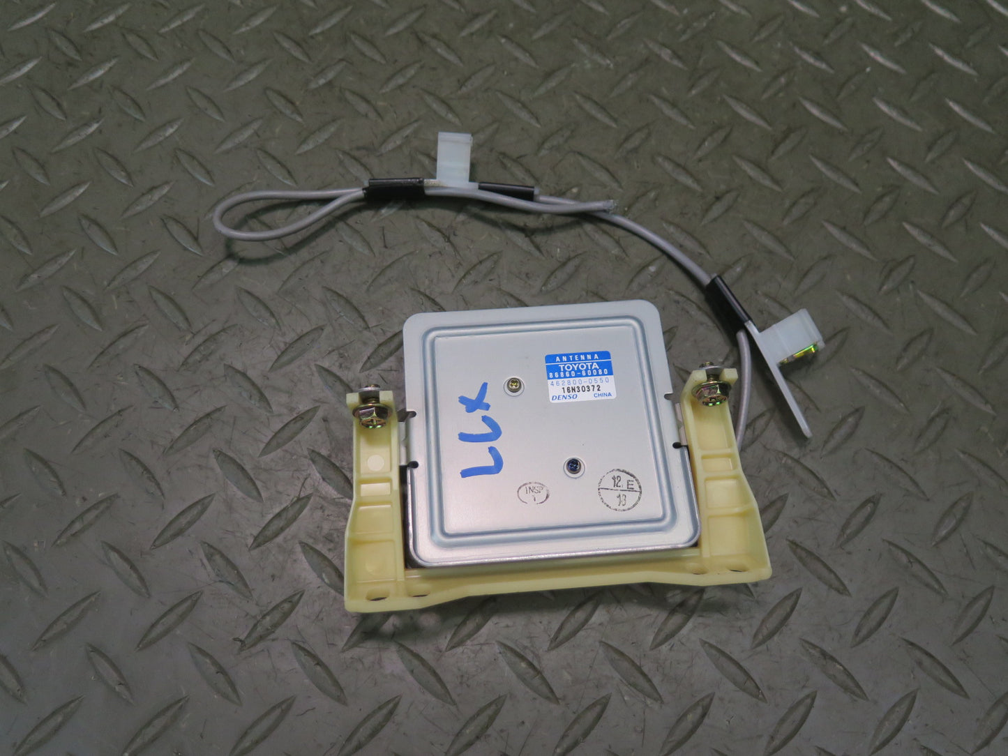 2003-2007 Lexus UZJ100L LX470 Navigation Antenna Control Module 86860-60080