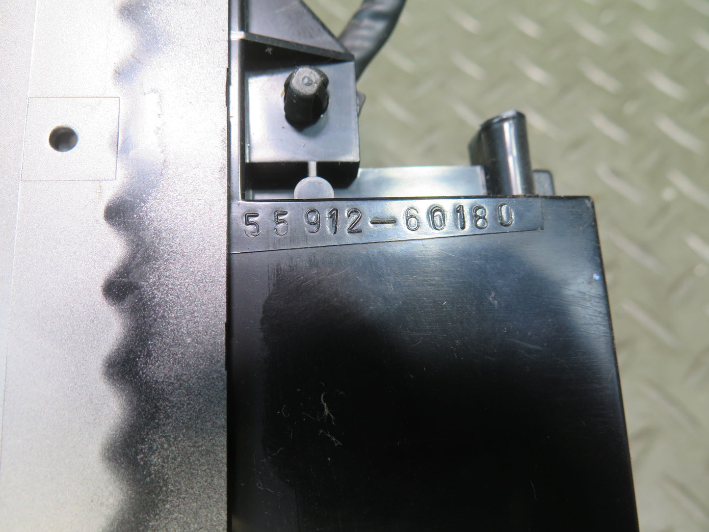 2003-2007 Lexus UZJ100L LX470 Rear Temperature Climate Control Panel 55912-60180
