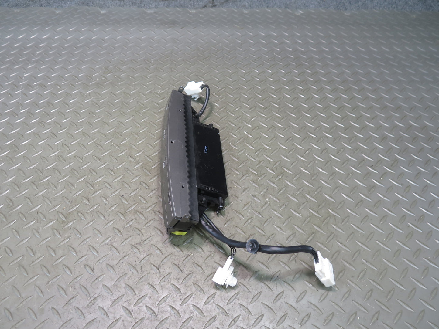 2003-2007 Lexus UZJ100L LX470 Rear Temperature Climate Control Panel 55912-60180