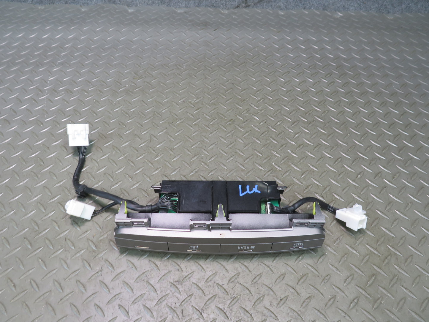 2003-2007 Lexus UZJ100L LX470 Rear Temperature Climate Control Panel 55912-60180