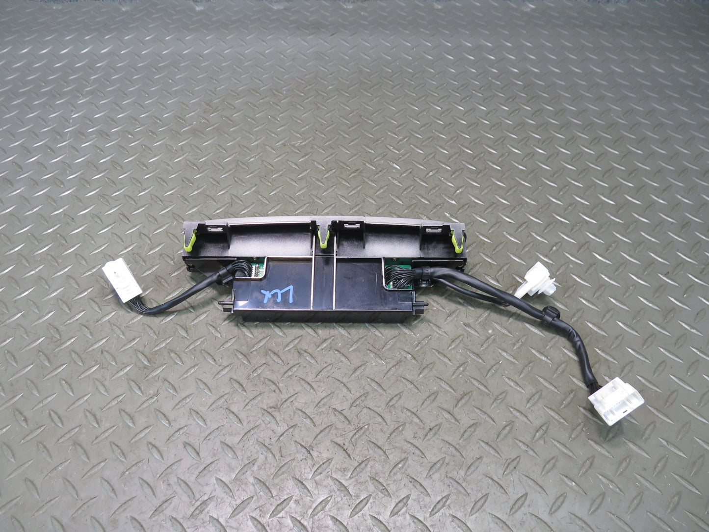 2003-2007 Lexus UZJ100L LX470 Rear Temperature Climate Control Panel 55912-60180