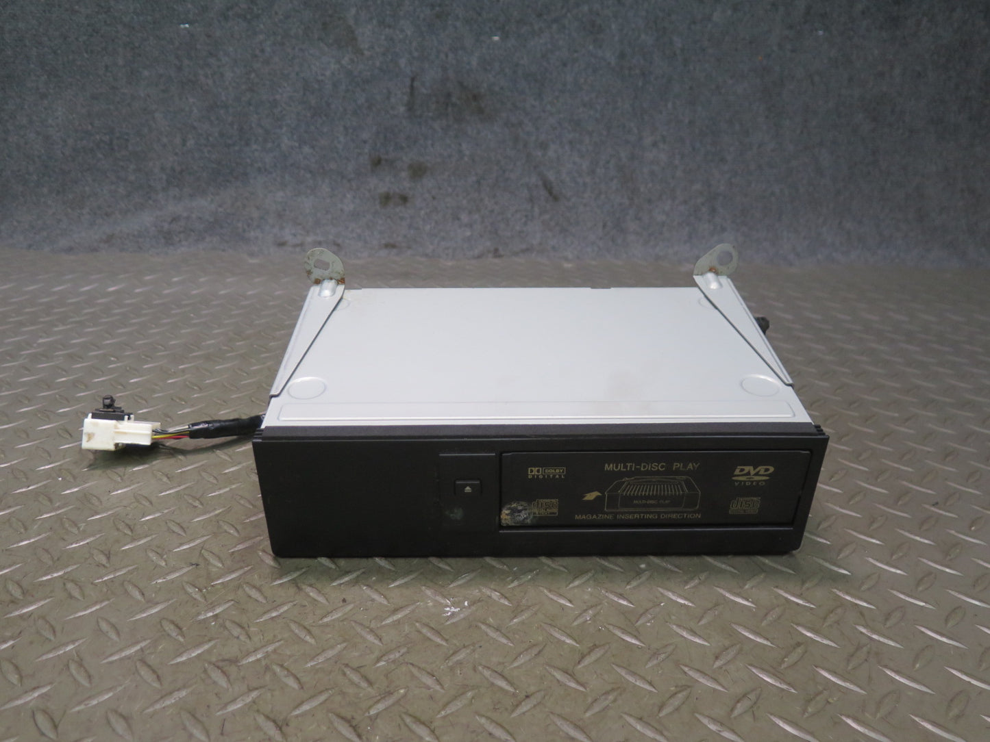 2004 Lexus UZJ100L LX470 Multi-disc CD Changer Audio Player 86270-60112