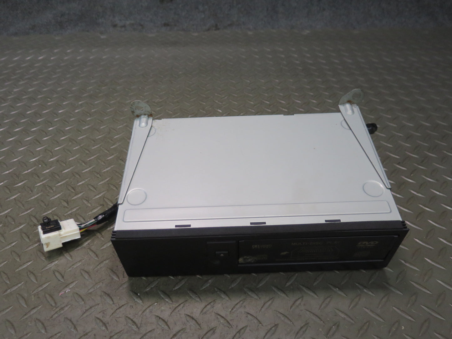 2004 Lexus UZJ100L LX470 Multi-disc CD Changer Audio Player 86270-60112