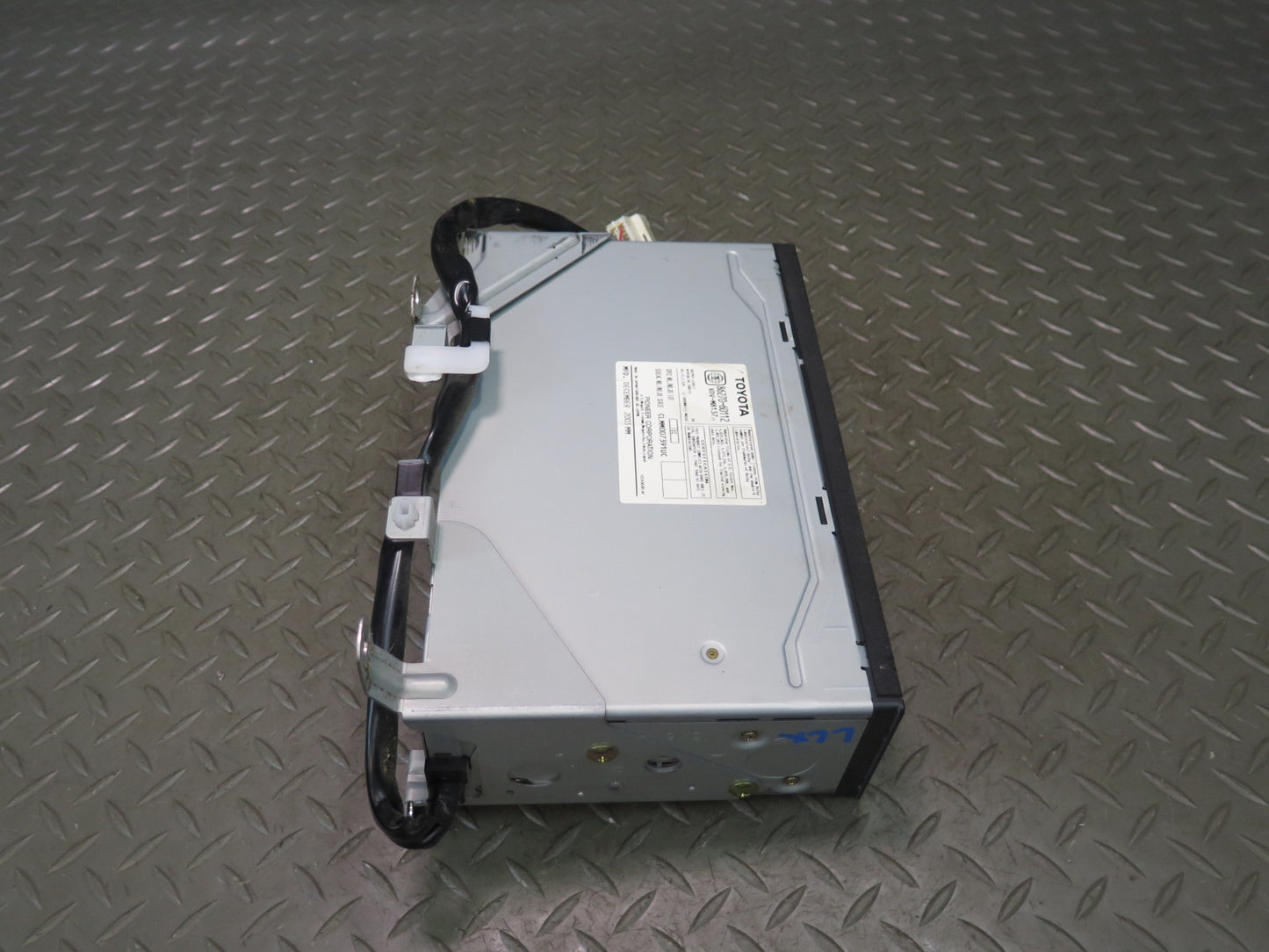 2004 Lexus UZJ100L LX470 Multi-disc CD Changer Audio Player 86270-60112